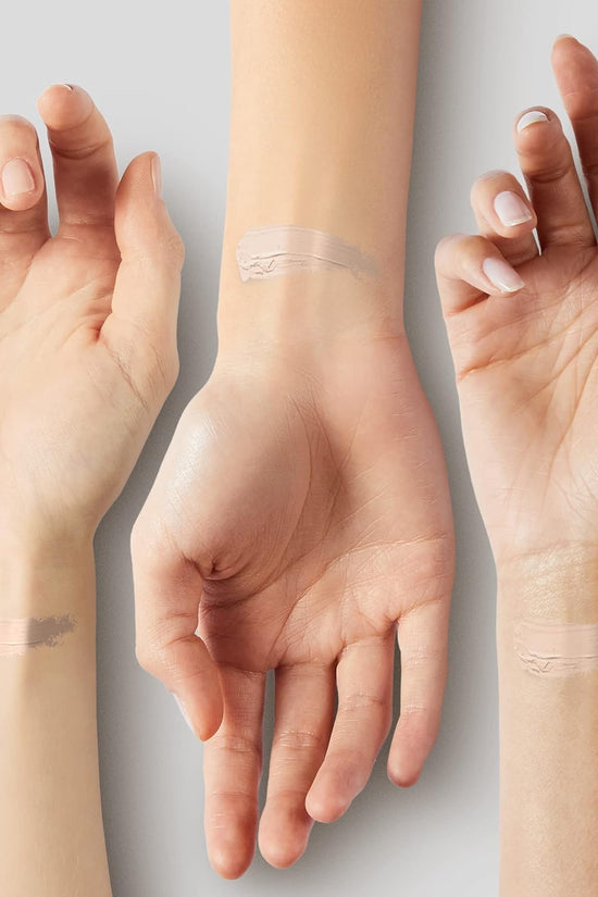 & Olay Simply Ageless 3-In-1 Liquid Foundation, Matte Finish, Hyaluronic & Vitamin C Formula, Creamy Natural, 1 Count